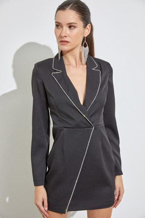The Elaina tailored mini blazer dress is a chic and powerful pick for your events / affairs. Style with your classic pumps for all night confidence.