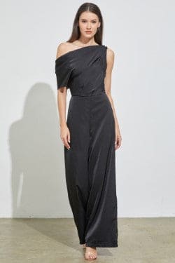 This classic jumpsuit makes you look like a movie star! Drapped shoulder style wraps you in fabulousness. A high waist seam and a wide-leg silhouette completes the look. 