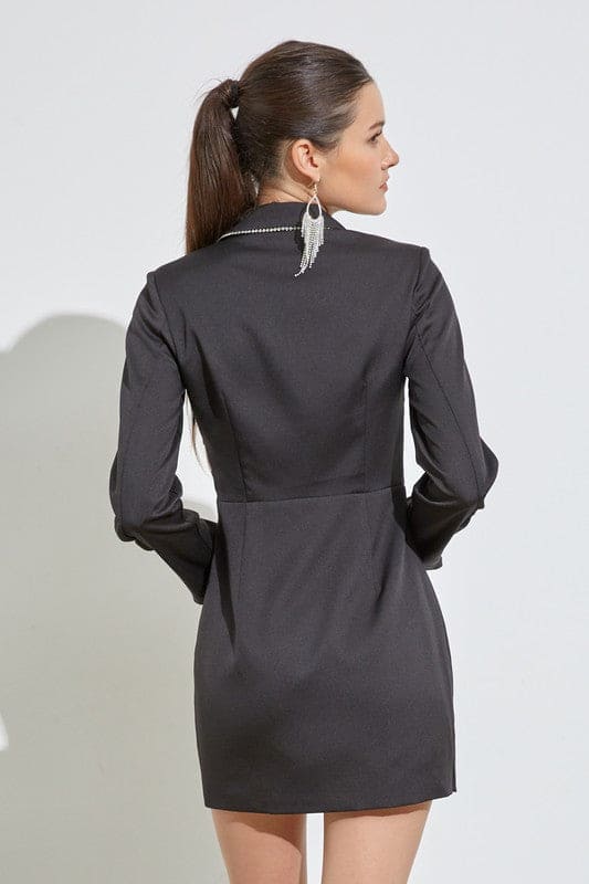 The Elaina tailored mini blazer dress is a chic and powerful pick for your events / affairs. Style with your classic pumps for all night confidence.